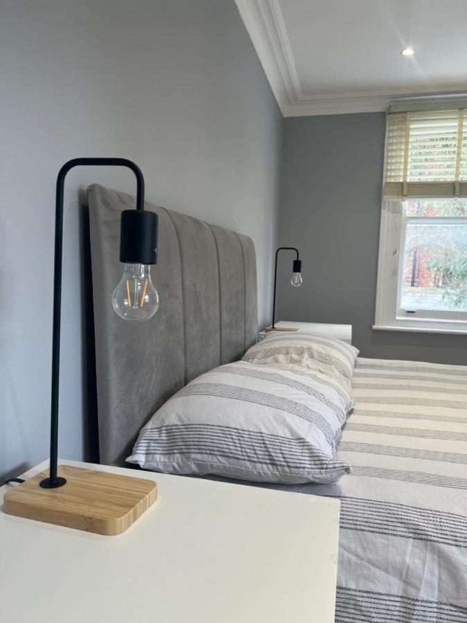 Lovely 2-bedroom Victorian Flats Londen